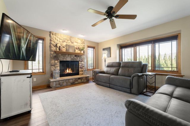 248 Bastogne COURT, Belgium, WI 53004