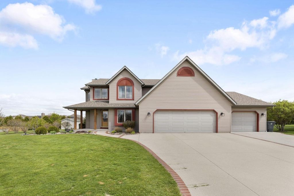 248 Bastogne COURT, Belgium, WI 53004