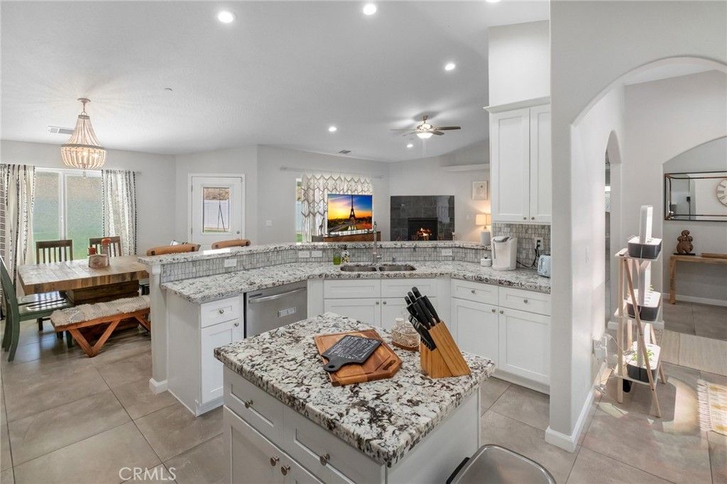 Image 11 of property listing at 17542 Buckthorn, Hesperia, CA 92345