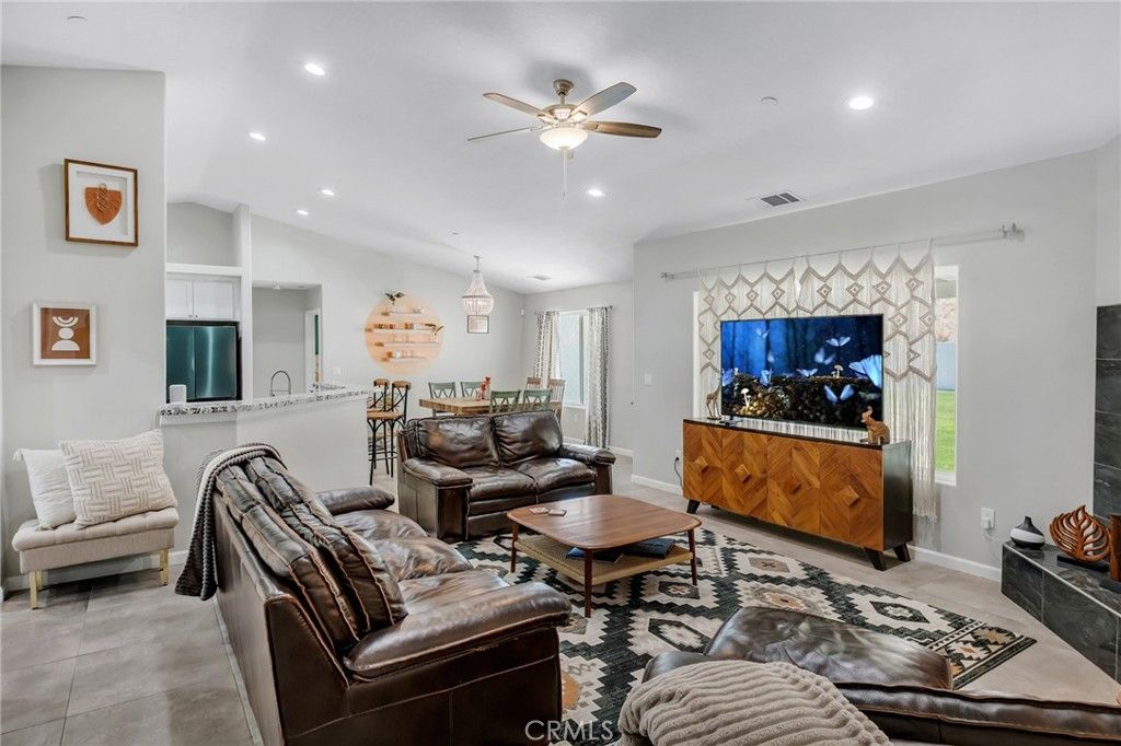 Image 9 of property listing at 17542 Buckthorn, Hesperia, CA 92345
