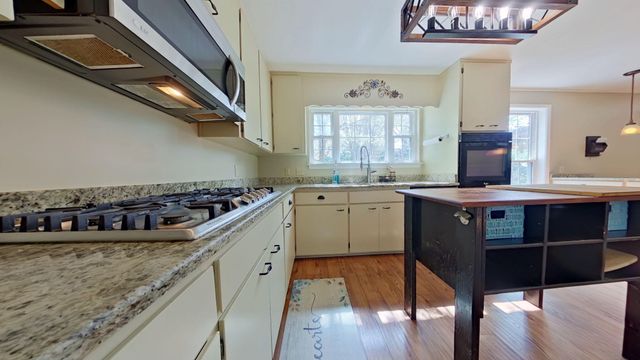 256 NE Yacht Club Drive, Fort Walton Beach, FL 32548