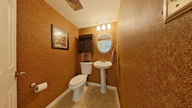 256 NE Yacht Club Drive, Fort Walton Beach, FL 32548