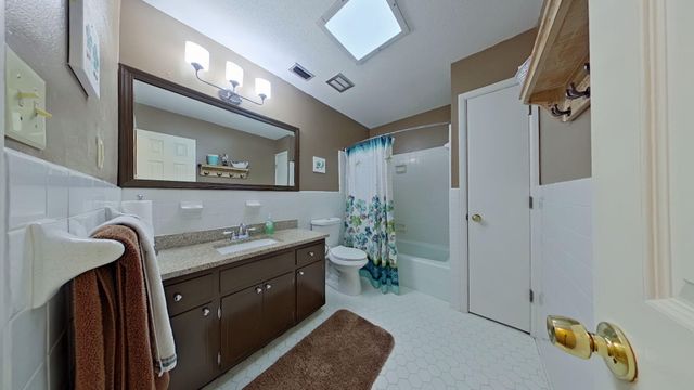 256 NE Yacht Club Drive, Fort Walton Beach, FL 32548