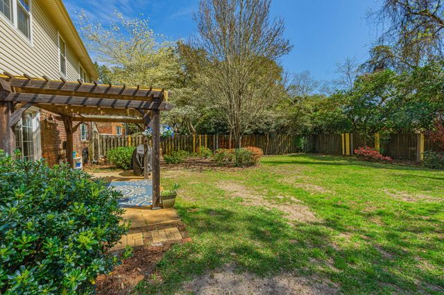 256 NE Yacht Club Drive, Fort Walton Beach, FL 32548