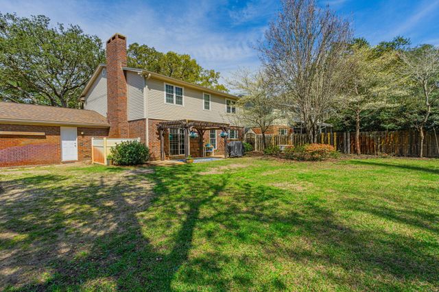 256 NE Yacht Club Drive, Fort Walton Beach, FL 32548