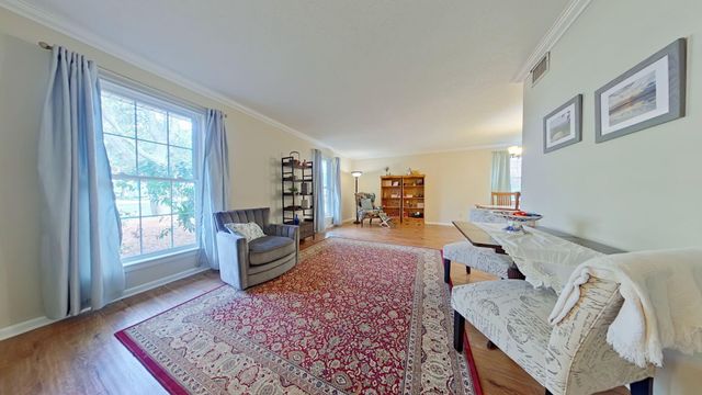 256 NE Yacht Club Drive, Fort Walton Beach, FL 32548