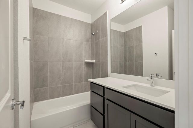 454 Orleanian DR A, Buda, TX 78610