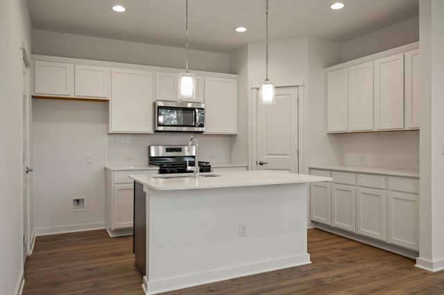 454 Orleanian DR A, Buda, TX 78610