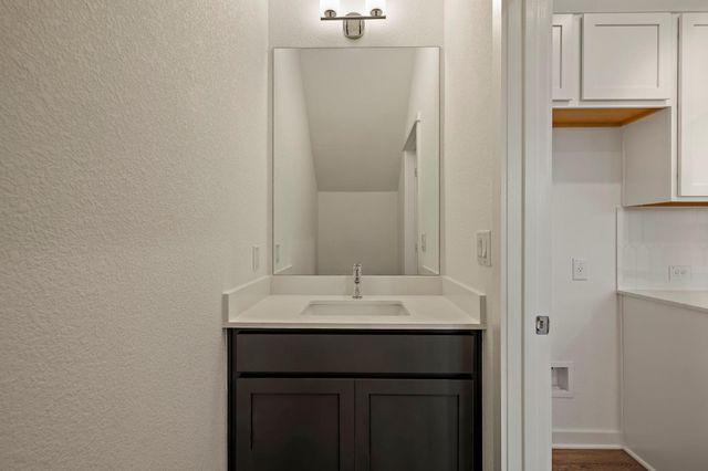 454 Orleanian DR A, Buda, TX 78610