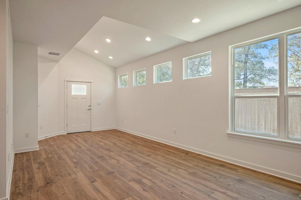 454 Orleanian DR A, Buda, TX 78610