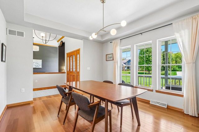 2335 Forest RUN, Summit, WI 53066