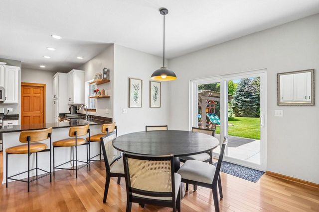 2335 Forest RUN, Summit, WI 53066