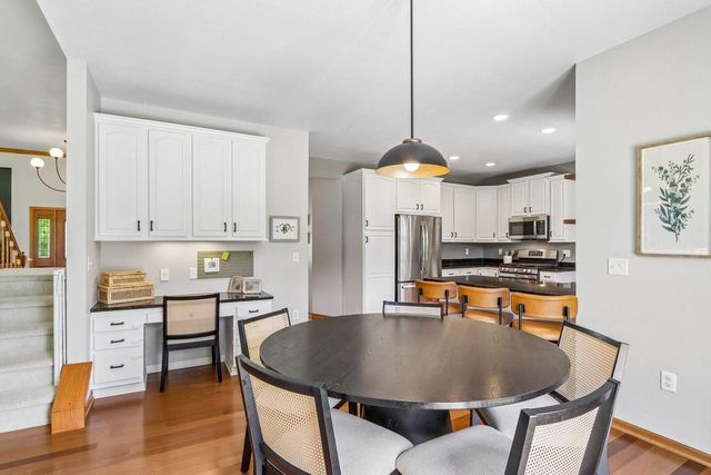 2335 Forest RUN, Summit, WI 53066