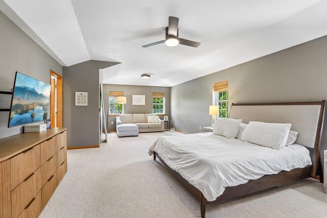 2335 Forest RUN, Summit, WI 53066