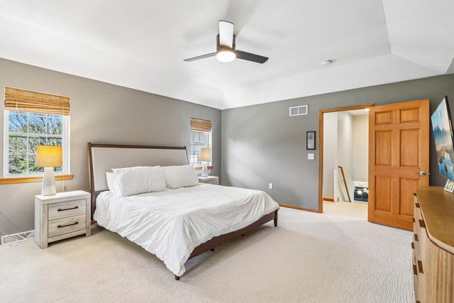 2335 Forest RUN, Summit, WI 53066