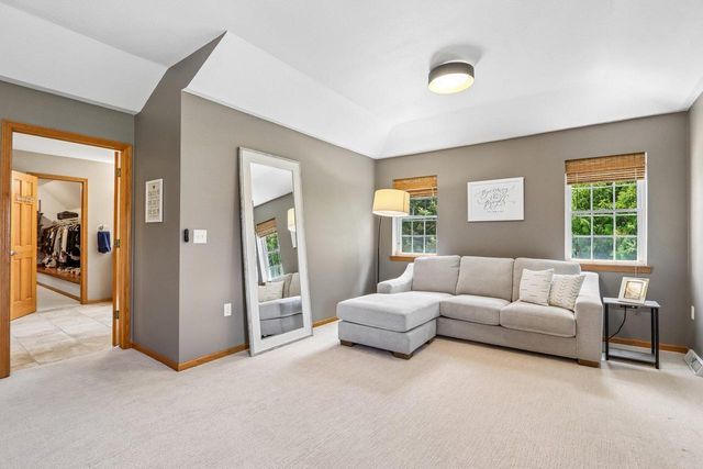 2335 Forest RUN, Summit, WI 53066