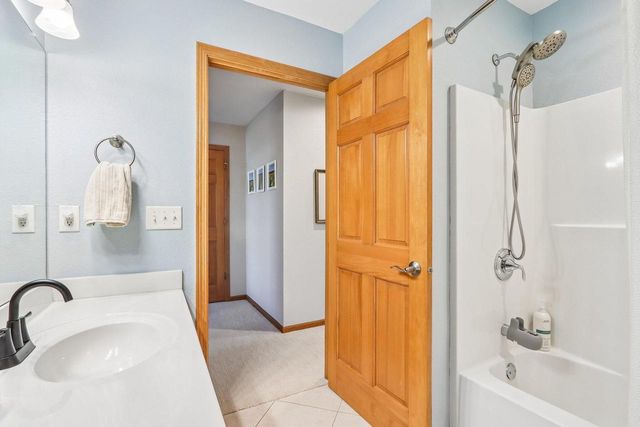 2335 Forest RUN, Summit, WI 53066