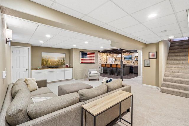 2335 Forest RUN, Summit, WI 53066