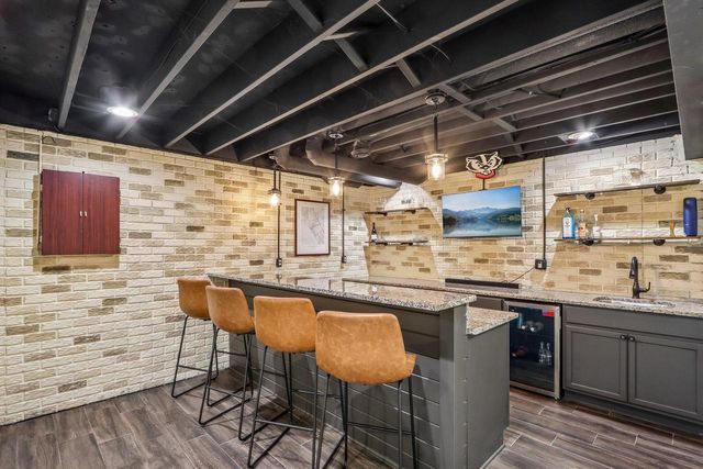 2335 Forest RUN, Summit, WI 53066