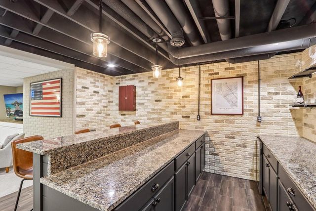 2335 Forest RUN, Summit, WI 53066