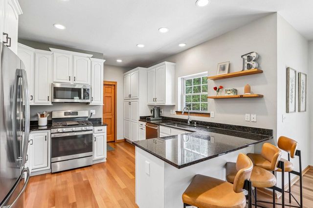 2335 Forest RUN, Summit, WI 53066