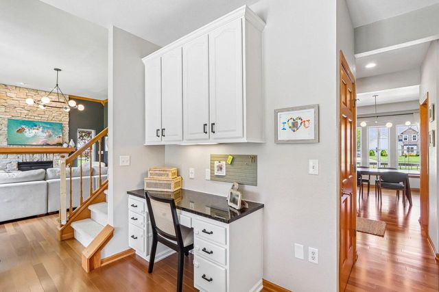 2335 Forest RUN, Summit, WI 53066