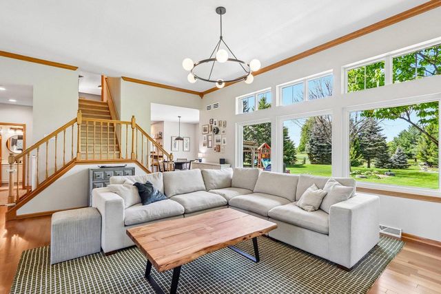 2335 Forest RUN, Summit, WI 53066