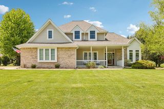 2335 Forest RUN, Summit, WI 53066