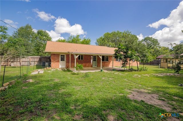 704 Kelly Crick Road, Victoria, TX 77904