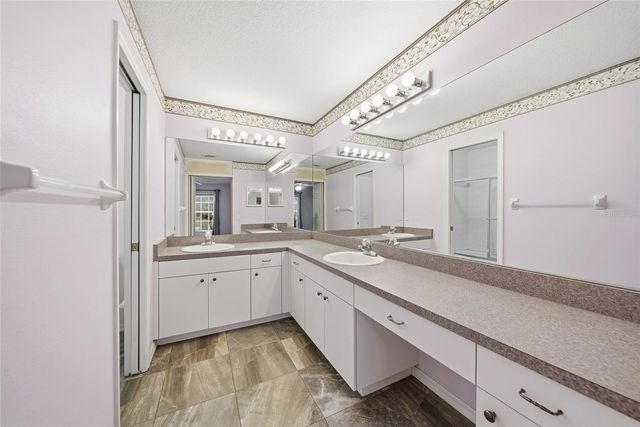 5942 17TH STREET, Zephyrhills, FL 33542