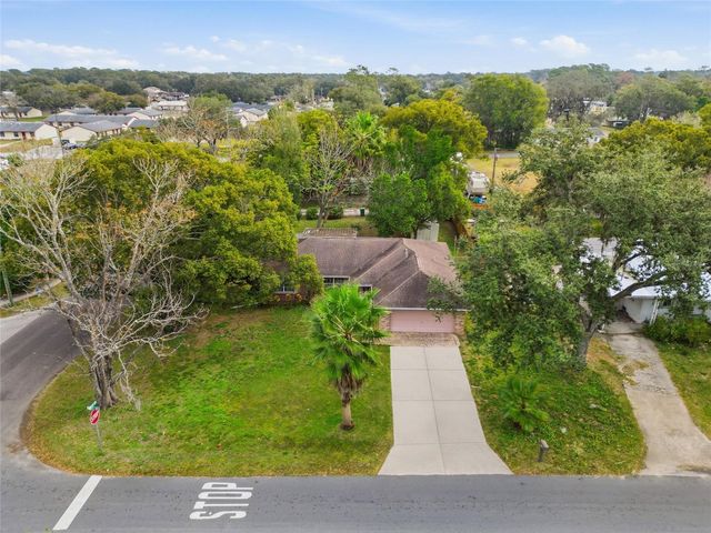 5942 17TH STREET, Zephyrhills, FL 33542