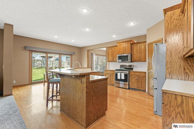 2240 Crystal Creek Drive, Papillion, NE 68046