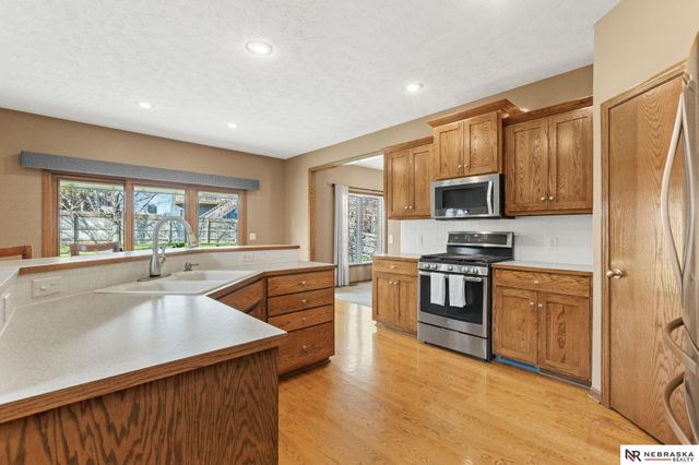2240 Crystal Creek Drive, Papillion, NE 68046