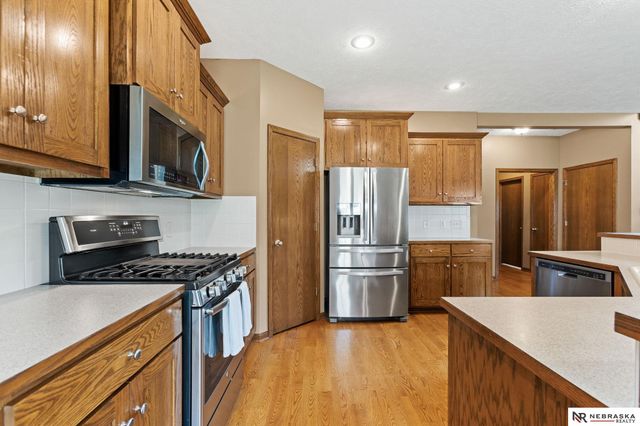 2240 Crystal Creek Drive, Papillion, NE 68046