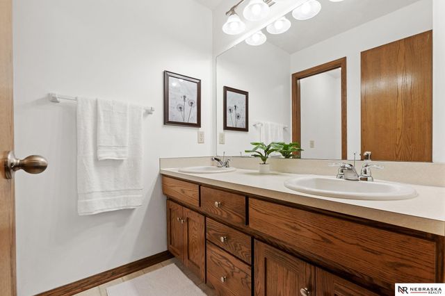 2240 Crystal Creek Drive, Papillion, NE 68046