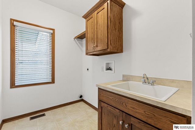 2240 Crystal Creek Drive, Papillion, NE 68046