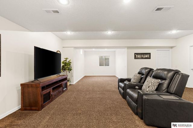 2240 Crystal Creek Drive, Papillion, NE 68046