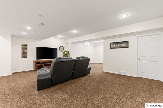 2240 Crystal Creek Drive, Papillion, NE 68046