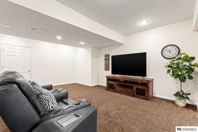 2240 Crystal Creek Drive, Papillion, NE 68046