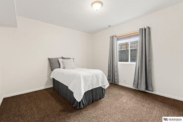 2240 Crystal Creek Drive, Papillion, NE 68046