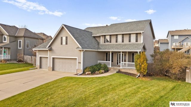 2240 Crystal Creek Drive, Papillion, NE 68046