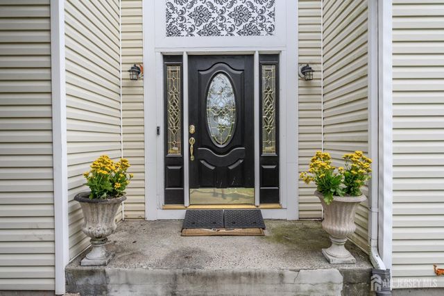 2 Garden Hills Drive, Franklin, NJ 08873