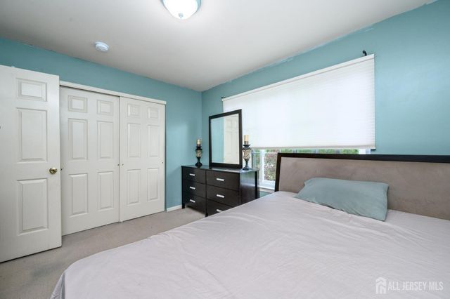 2 Garden Hills Drive, Franklin, NJ 08873