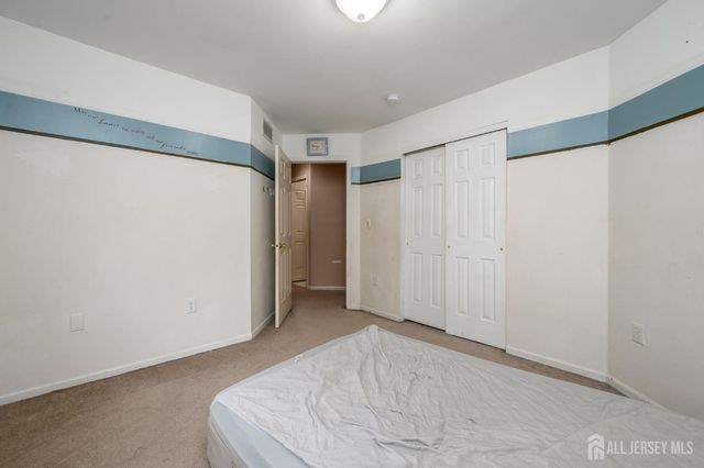 2 Garden Hills Drive, Franklin, NJ 08873