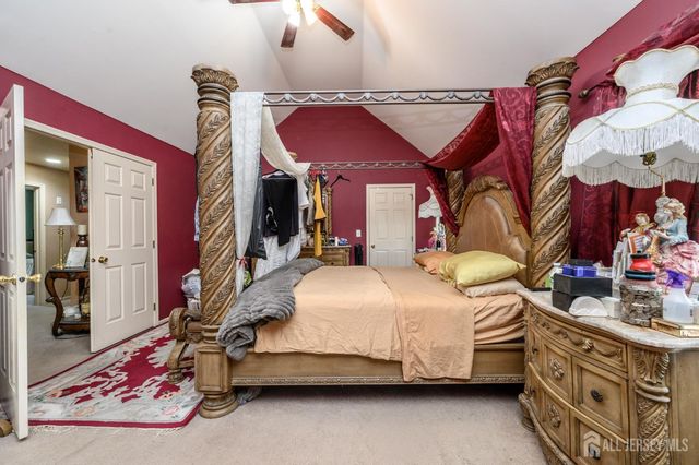 2 Garden Hills Drive, Franklin, NJ 08873