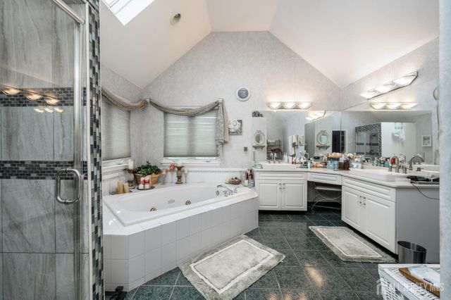 2 Garden Hills Drive, Franklin, NJ 08873