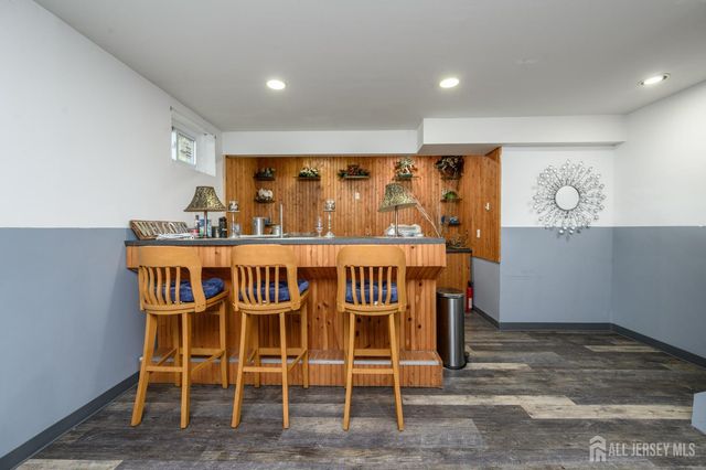 2 Garden Hills Drive, Franklin, NJ 08873