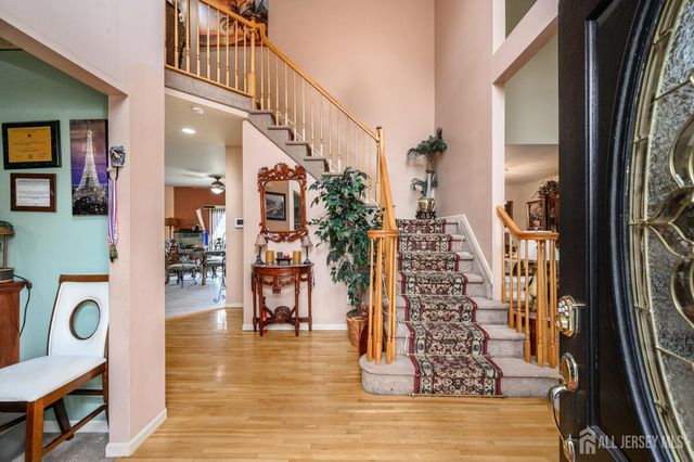 2 Garden Hills Drive, Franklin, NJ 08873