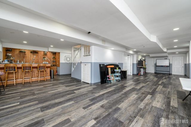 2 Garden Hills Drive, Franklin, NJ 08873