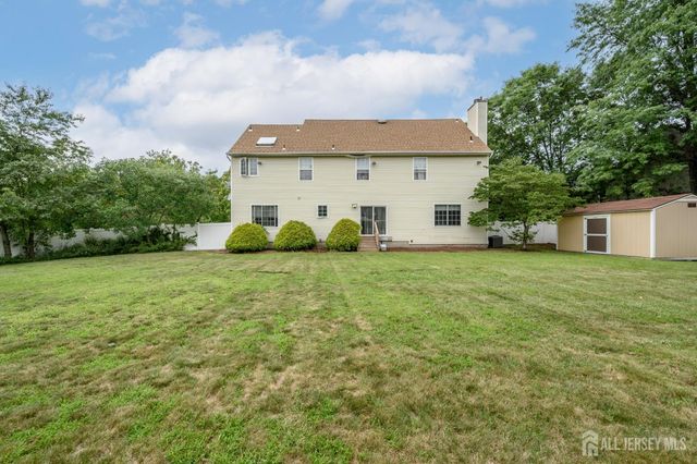 2 Garden Hills Drive, Franklin, NJ 08873